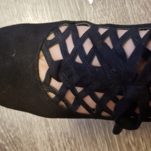 Shoes - Picture 4 of 5